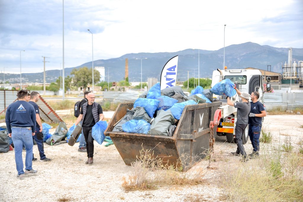 Εθελοντική δράση καθαρισμού στο Νότιο Λιμένα Πατρών - ΦΩΤΟ