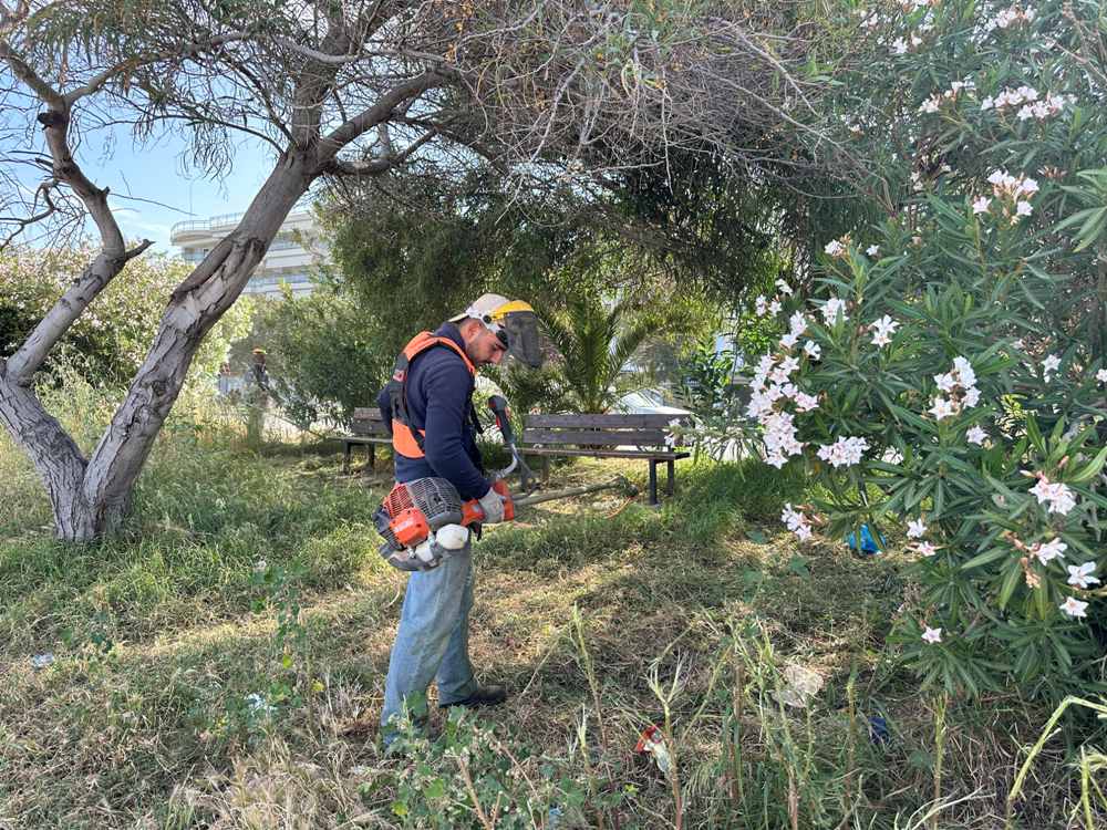ΠΑΤΡΑ: Ο Δήμος καθαρίζει την παραλιακή - ΦΩΤΟ