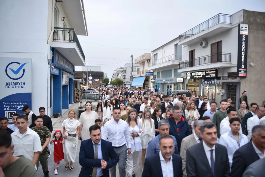 Κάτω Αχαΐα: Λαοθάλασσα για τους Παμμέγιστους Ταξιάρχες – Προσκύνημα χιλιάδων πιστών ΦΩΤΟ