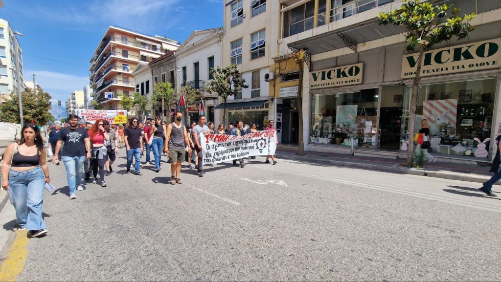 ΠΑΤΡΑ: Μεγάλη η συμμετοχή στην Πρωτομαγιάτικη απεργία - Το ΠΑΣΟΚ... με δικό του πανό - ΦΩΤΟ