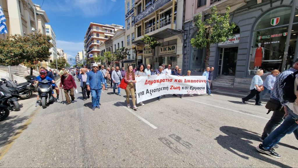 ΠΑΤΡΑ: Μεγάλη η συμμετοχή στην Πρωτομαγιάτικη απεργία - Το ΠΑΣΟΚ... με δικό του πανό - ΦΩΤΟ