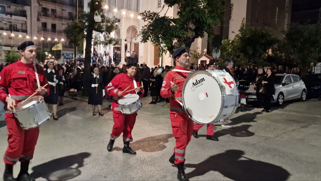 ΔΕΙΤΕ ΦΩΤΟ ΚΑΙ ΒΙΝΤΕΟ: Η περιφορά του Επιταφίου στον Ι.Ν. Αγ. Διονυσίου Πατρών