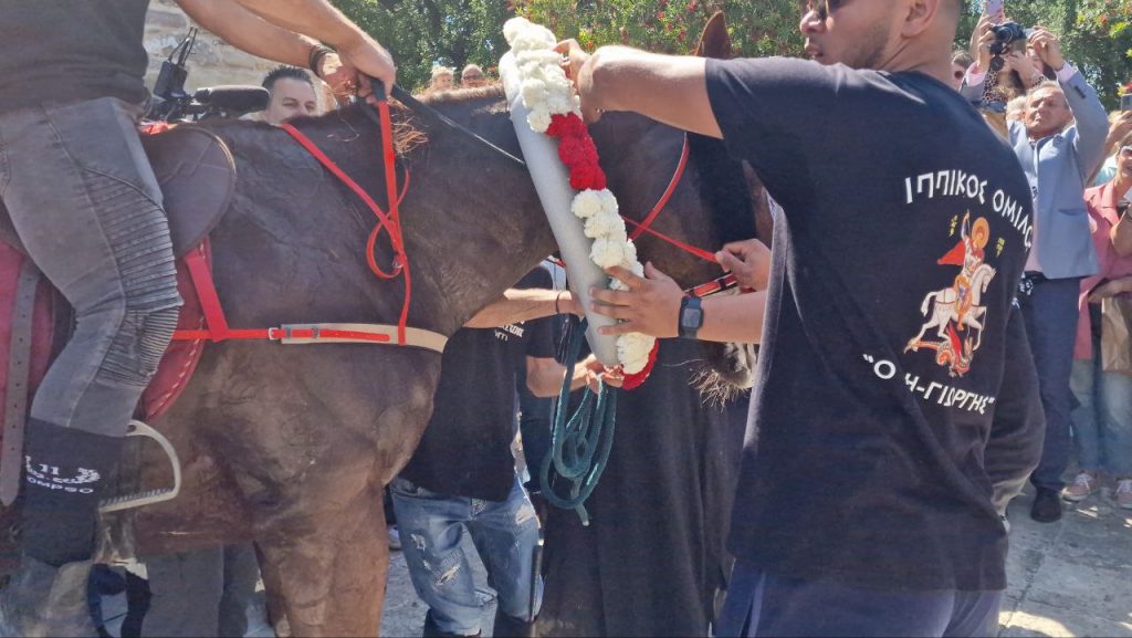 ΔΕΙΤΕ ΦΩΤΟ ΚΑΙ ΒΙΝΤΕΟ: Το flamis.gr στον Αγ. Γεώργιο Μεσολογγίου για τις ιπποδρομίες! Στεφάνωσαν τα άλογα