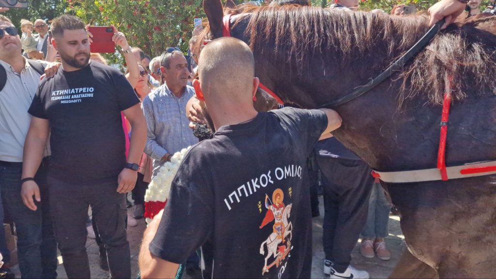 ΔΕΙΤΕ ΦΩΤΟ ΚΑΙ ΒΙΝΤΕΟ: Το flamis.gr στον Αγ. Γεώργιο Μεσολογγίου για τις ιπποδρομίες! Στεφάνωσαν τα άλογα