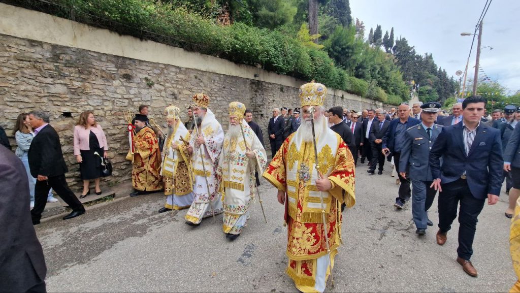 ΔΕΙΤΕ ΠΟΛΛΕΣ ΦΩΤΟ: Με μεγαλοπρέπεια οι εκδηλώσεις στο Αίγιο για την Παναγία Τρυπητή! Κανένα συμβάν μεταξύ Αλεξοπούλου και Αμβροσίου