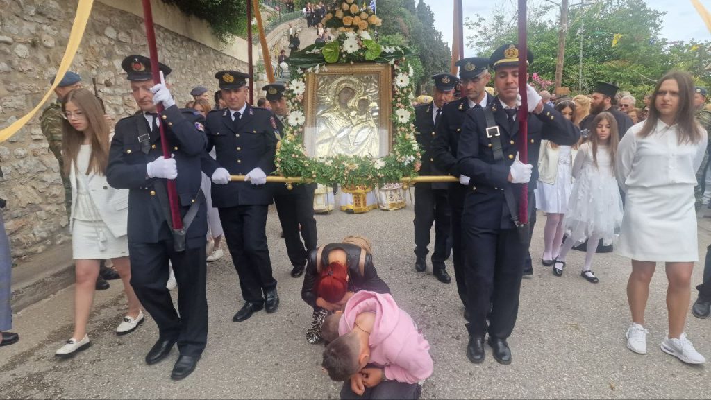 ΔΕΙΤΕ ΠΟΛΛΕΣ ΦΩΤΟ: Με μεγαλοπρέπεια οι εκδηλώσεις στο Αίγιο για την Παναγία Τρυπητή! Κανένα συμβάν μεταξύ Αλεξοπούλου και Αμβροσίου