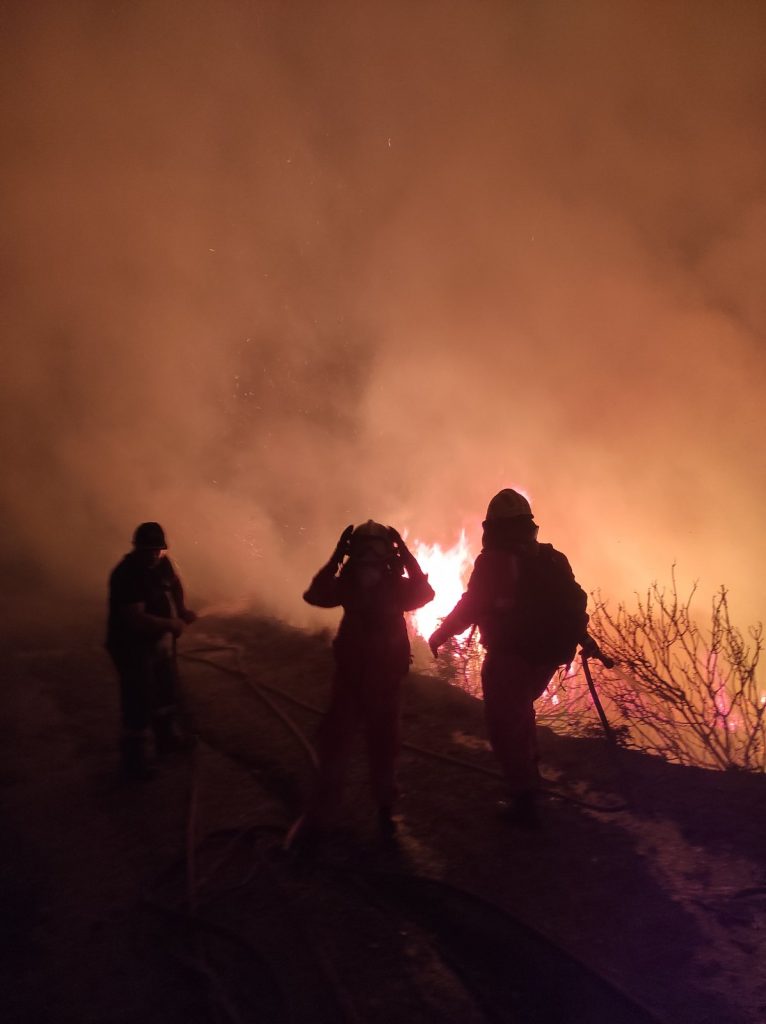 ΑΧΑΪΑ: ΦΩΤΟ: Οι εθελοντές Σαμαρείτες – Διασώστες στην πρώτη γραμμή της μάχης με τις φλόγες