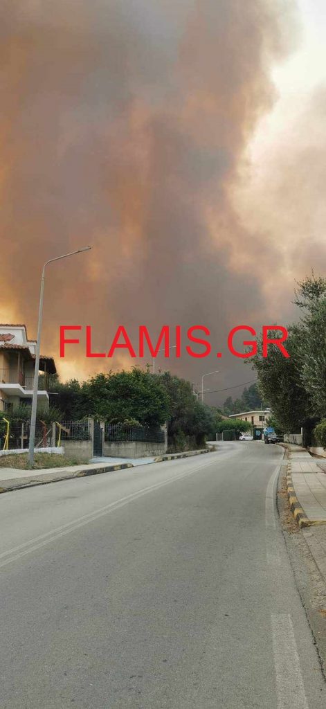 Μεγάλη φωτιά και στην Ηλεία - Μπαράζ εκκενώσεων χωριών προς Πύργο και Σιμόπουλο (Βίντεο - Φωτό)