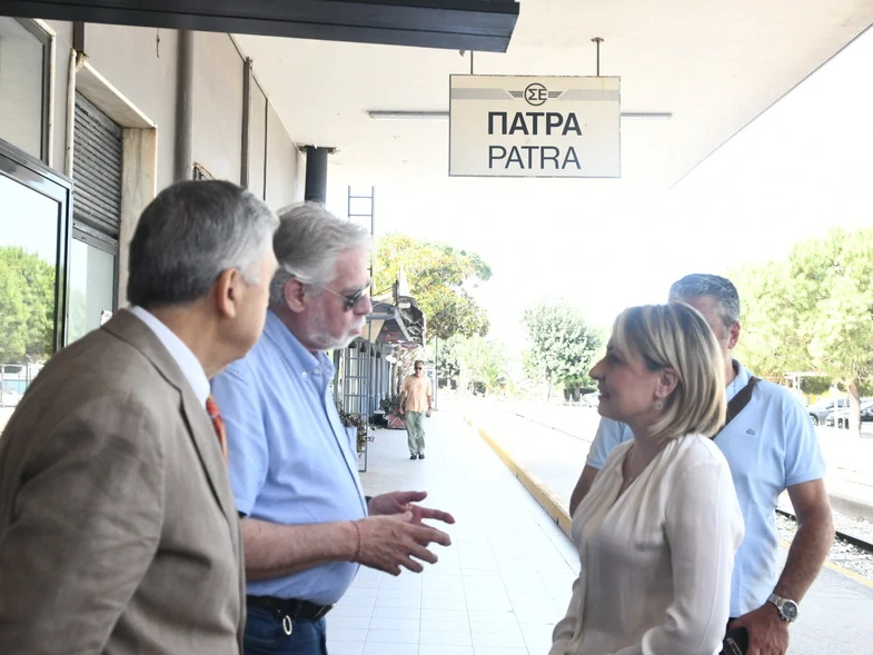 ΔΕΙΤΕ ΦΩΤΟ: Χριστίνα Αλεξοπούλου: Ολοκληρώθηκαν οι εργασίες αναβάθμισης της σιδηροδρομικής γραμμής στο τμήμα Τριών Συμμάχων - Οδός Γούναρη