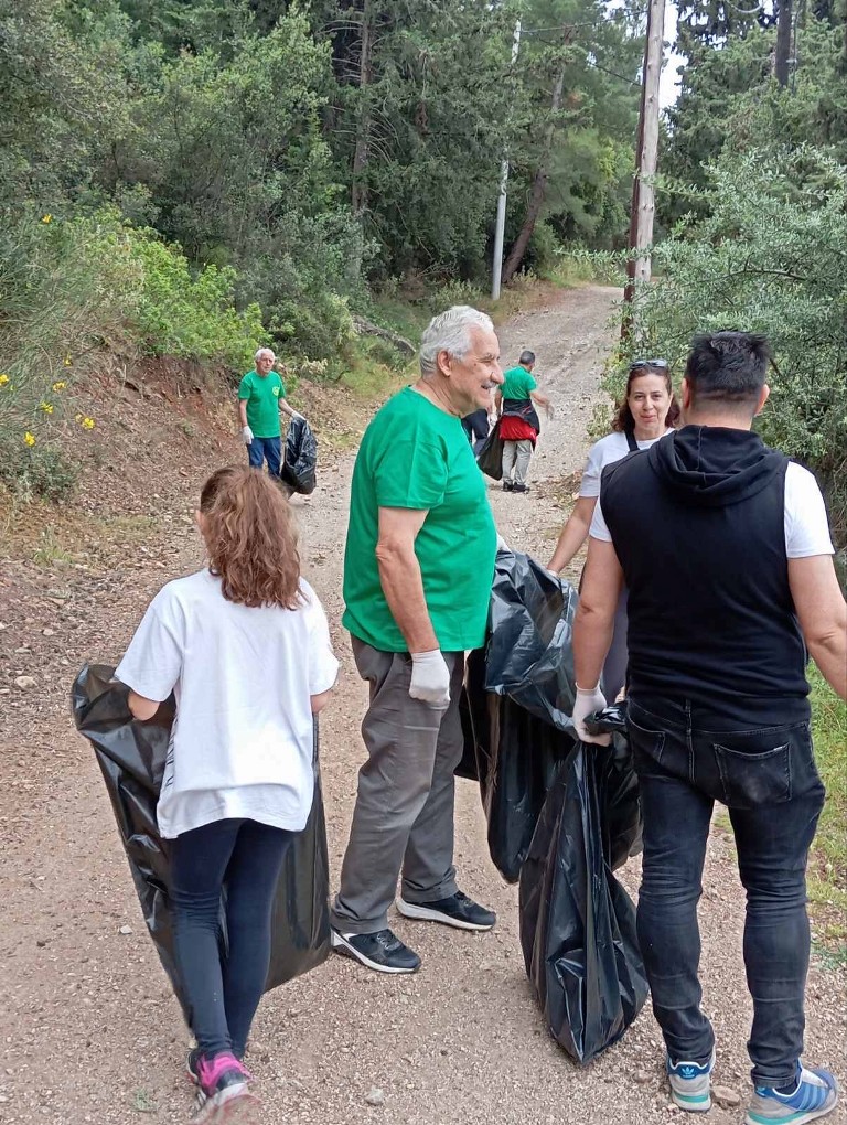 ΠΑΤΡΑ - ΦΩΤΟ: Μεγάλης έκτασης επιχείρηση καθαρισμού μέσα στο δάσος Ομπλού – Κεφαλόβρυσου