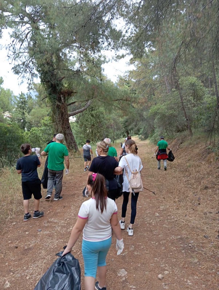 ΠΑΤΡΑ - ΦΩΤΟ: Μεγάλης έκτασης επιχείρηση καθαρισμού μέσα στο δάσος Ομπλού – Κεφαλόβρυσου