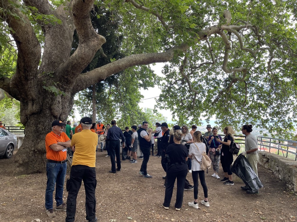 ΠΑΤΡΑ - ΦΩΤΟ: Μεγάλης έκτασης επιχείρηση καθαρισμού μέσα στο δάσος Ομπλού – Κεφαλόβρυσου