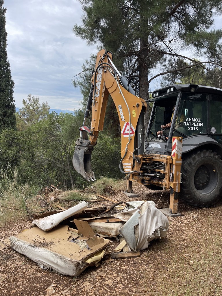 ΠΑΤΡΑ - ΦΩΤΟ: Μεγάλης έκτασης επιχείρηση καθαρισμού μέσα στο δάσος Ομπλού – Κεφαλόβρυσου