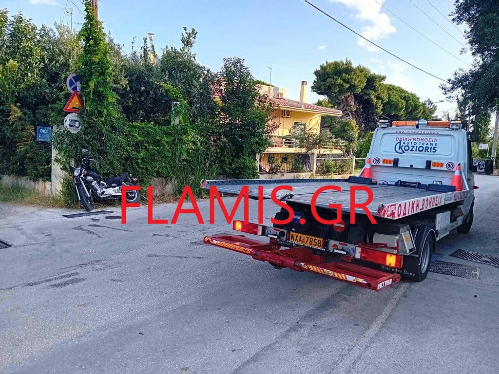 Σοβαρό τροχαίο στο Ρίο! ΙΧ έπεσε πάνω σε μηχανή "τσόπερ" - ΦΩΤΟ