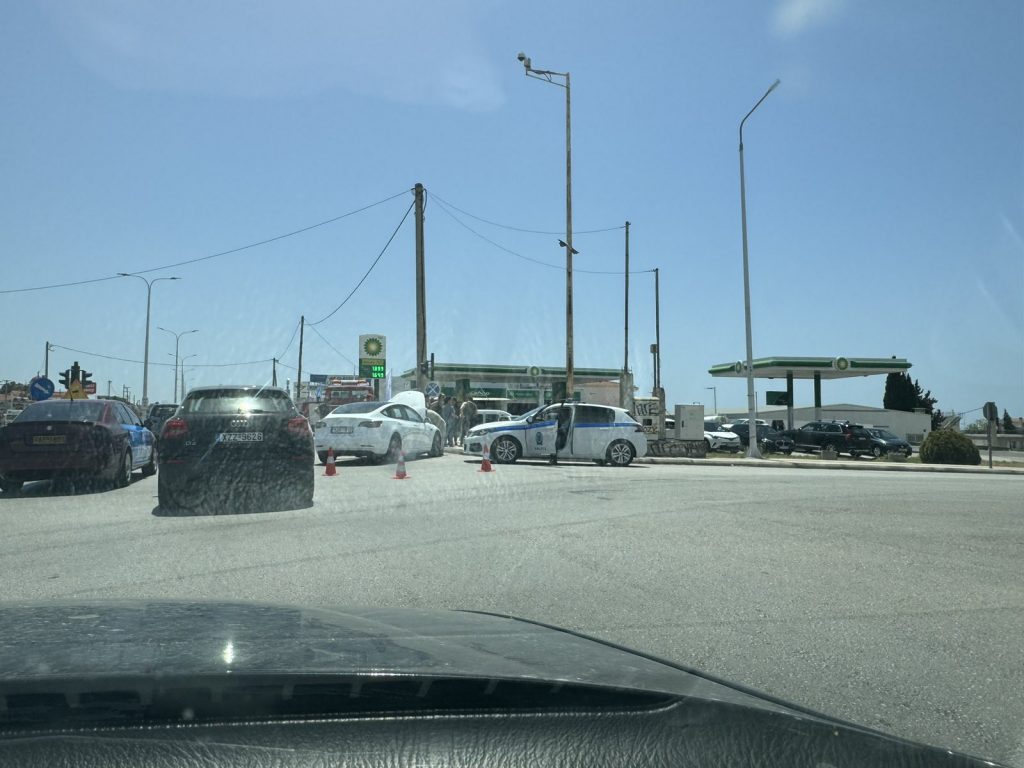 ΠΑΤΡΑ - ΦΩΤΟ: Και άλλο τροχαίο στην Κανελλοπούλου