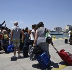Ερευνα ΕΛΣΤΑΤ: Μείωσαν τις διανυκτερεύσεις στα ταξίδια τους οι Ελληνες