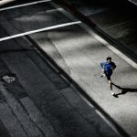 Κολύμβηση ή τρέξιμο; Ποια είναι τελικά η καλύτερη άσκηση;