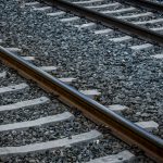 Αμαξοστοιχία Intercity, με εκατοντάδες επιβάτες, προσέκρουσε σε βράχια