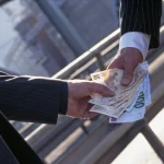 «Είναι η τελευταία φορά που γιορτάζεις, περίμενε το δώρο μου» - Η σφαίρα σε φάκελο και οι απειλές του κυκλώματος της ΕΤΑΔ