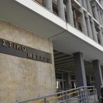Ξυλοκόπησε τη σύζυγό του και αποπειράθηκε να την πνίξει – Οι όροι που επέβαλε το δικαστήριο για να μην μπει στη φυλακή