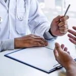 Ιδιώτες γιατροί και ΕΣΥ: Νέα ΚΥΑ επιτρέπει τη συμμετοχή τους σε εξωτερικά ιατρεία και διαγνωστικές εξετάσεις