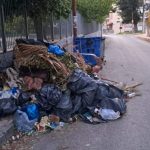 ΠΑΤΡΑ: "Βουνό" τα σκουπίδια κοντά στο 55ο Δημοτικό