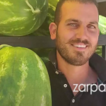 Καρπούζι σχεδόν 30 κιλά και μήκος 60 εκατοστά έβγαλε αγρότης στο χωράφι του