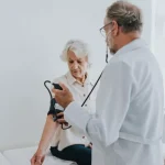 Μεγάλη» ή «μικρή» πίεση: Ποια από τις δύο εκτοξεύει τον κίνδυνο εγκεφαλικού επεισοδίου