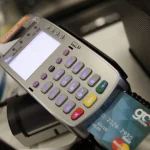 POS: Παράδοση καφέ και φαγητού στην πόρτα με πληρωμή μέσω κάρτας