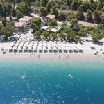 Η «άλλη» Πούντα της Αχαΐας με τα γαλάζια βαθιά νερά και το άσπρο βότσαλο