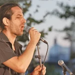 O εγγονός του Μίκη Θεοδωράκη ψήνει καφέδες για να ζήσει