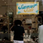 Χαμηλές «πτήσεις» στην αγορά τον πρώτο μήνα των θερινών εκπτώσεων