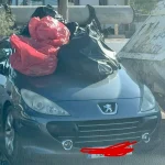 Πολίτες έβαλαν σκουπίδια στο καπό αυτοκινήτου που πάρκαρε μπροστά σε κάδο