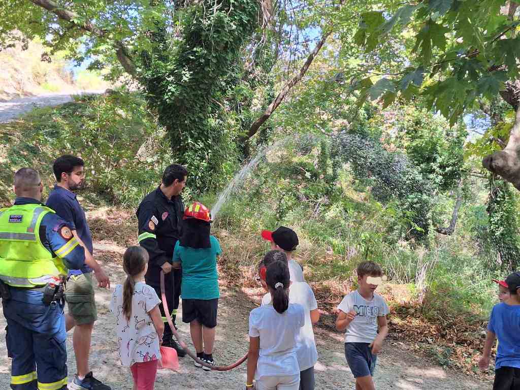 Πεζοπορία, δασοπυρόσβεση και εκπαιδευτικά Παιχνίδια, στη Νερομάνα Άνω Καστριτσίου, για τα παιδιά των κατασκηνώσεων του Δήμου Πατρέων