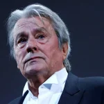 Αλέν Ντελόν: Το τελευταίο «αντίο» στον Γάλλο ζεν πρεμιέ - ΦΩΤΟ