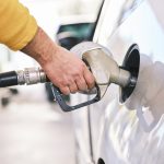 Δες τι πρέπει να κάνεις για να «καίει» λιγότερη βενζίνη το αυτοκίνητό σου