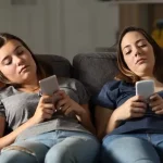 Βλέπετε το ένα βίντεο μετά το άλλο; Πώς αυτή η τακτική ενισχύει παρά διώχνει την πλήξη