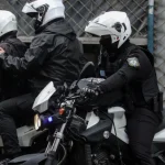 Κερατσίνι: Οδηγός μηχανής πέταξε τσάντα με χειροβομβίδες μετά από καταδίωξη