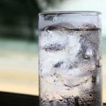 Το κόλπο με τα παγάκια και άλλα 2 υλικά για να ξεβουλώσετε εύκολα και γρήγορα τον νεροχύτη
