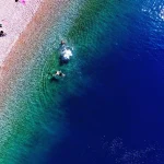 Άκολη: Η παραλία στην Αιγιάλεια είναι μια από αυτές με τα πιο βαθιά νερά στην Ελλάδα