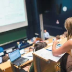 Φοίτηση και αμοιβές έως και 1.008 ευρώ τον μήνα για νέους έως 29 ετών – Ποιοι μπορούν να διεκδικήσουν την είσοδό τους στις ΕΠΑΣ της ΔΥΠΑ