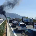 Αθηνών-Κορίνθου: Φωτιά και διακοπή κυκλοφορίας μετά από ανατροπή βυτιοφόρου στο ύψος της Κινέτας ΦΩΤΟ