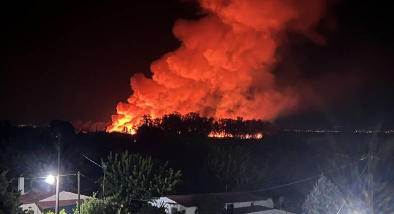 ΔΥΤΙΚΗ ΕΛΛΑΔΑ: Κόλαση φωτιάς τη νύχτα - Τρομακτικές εικόνες - ΒΙΝΤΕΟ