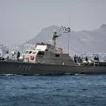 Σύμη: Ταχύπλοο με μετανάστες από την Τουρκία προσπάθησε να εμβολίσει σκάφος του Λιμενικού, νεκρός ένας αλλοδαπός