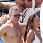 Matt Damon: Με τη σύζυγό του σε παραλία της Μυκόνου