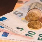 Επίδομα 399 ευρώ: Ποιοι δικαιούχοι μπορούν να το λαμβάνουν κάθε μήνα