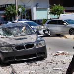 Ναύπλιο: Μπαλκόνι κατέρρευσε σε αυτοκίνητα – Βίντεο