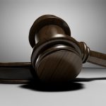 Δικαστική απόφαση παρέδωσε την επιμέλεια παιδιού στον πατέρα