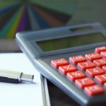 Ο «λογαριασμός» της εφορίας: 1,5% λιγότεροι φορολογούμενοι πληρώνουν… 800 εκατομμύρια περισσότερα