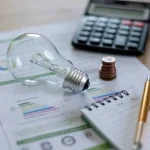 Επί τάπητος η υιοθέτηση φθηνών τιμολογίων ρεύματος το μεσημέρι – Πώς διαμορφώνονται οι τιμές για εμπόριο, βιομηχανίες και νοικοκυριά